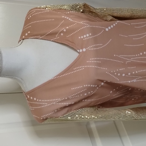 Unbranded tan/white with sequins sleeve medium top with tags - Picture 2 of 9